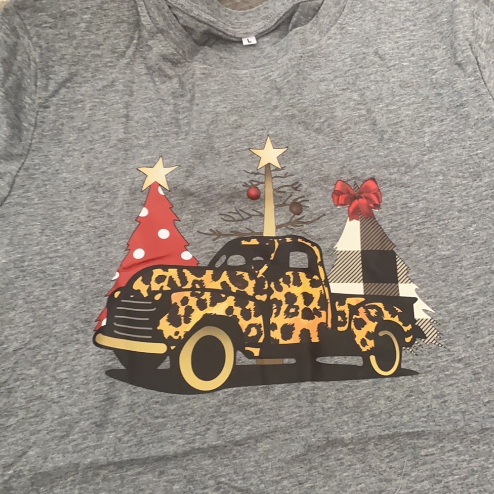 NWT Christmas Holiday Animal Print Truck with Trees Women’s T shirt Sz XL - Picture 3 of 6